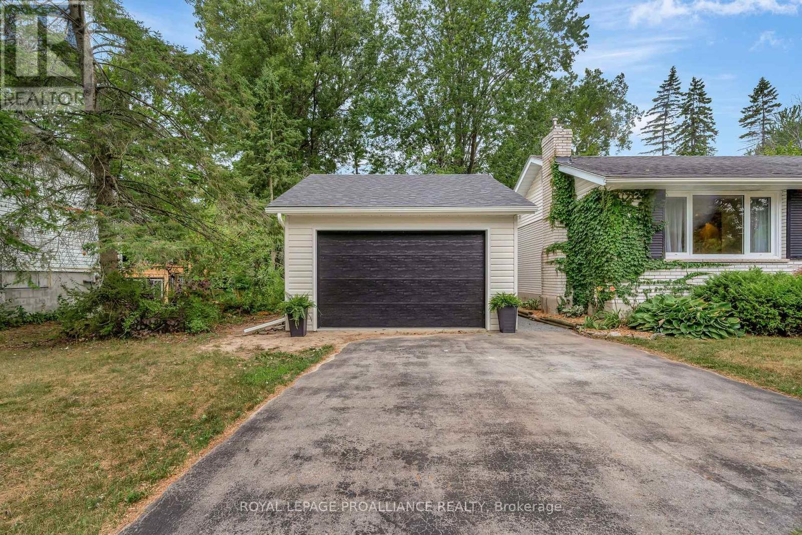 17 Princess Drive, Quinte West, Ontario  K0K 1L0 - Photo 4 - X12316985