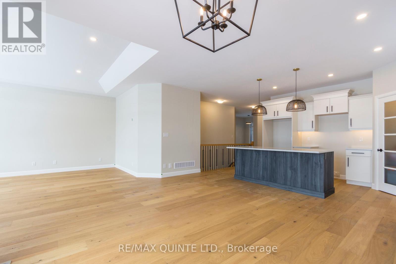 6 Vaughn Court, Belleville, Ontario  K8N 0R7 - Photo 7 - X12318160