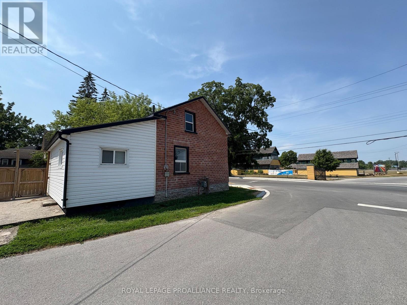 374 Main Street, Prince Edward County, Ontario  K0K 2T0 - Photo 5 - X12318933