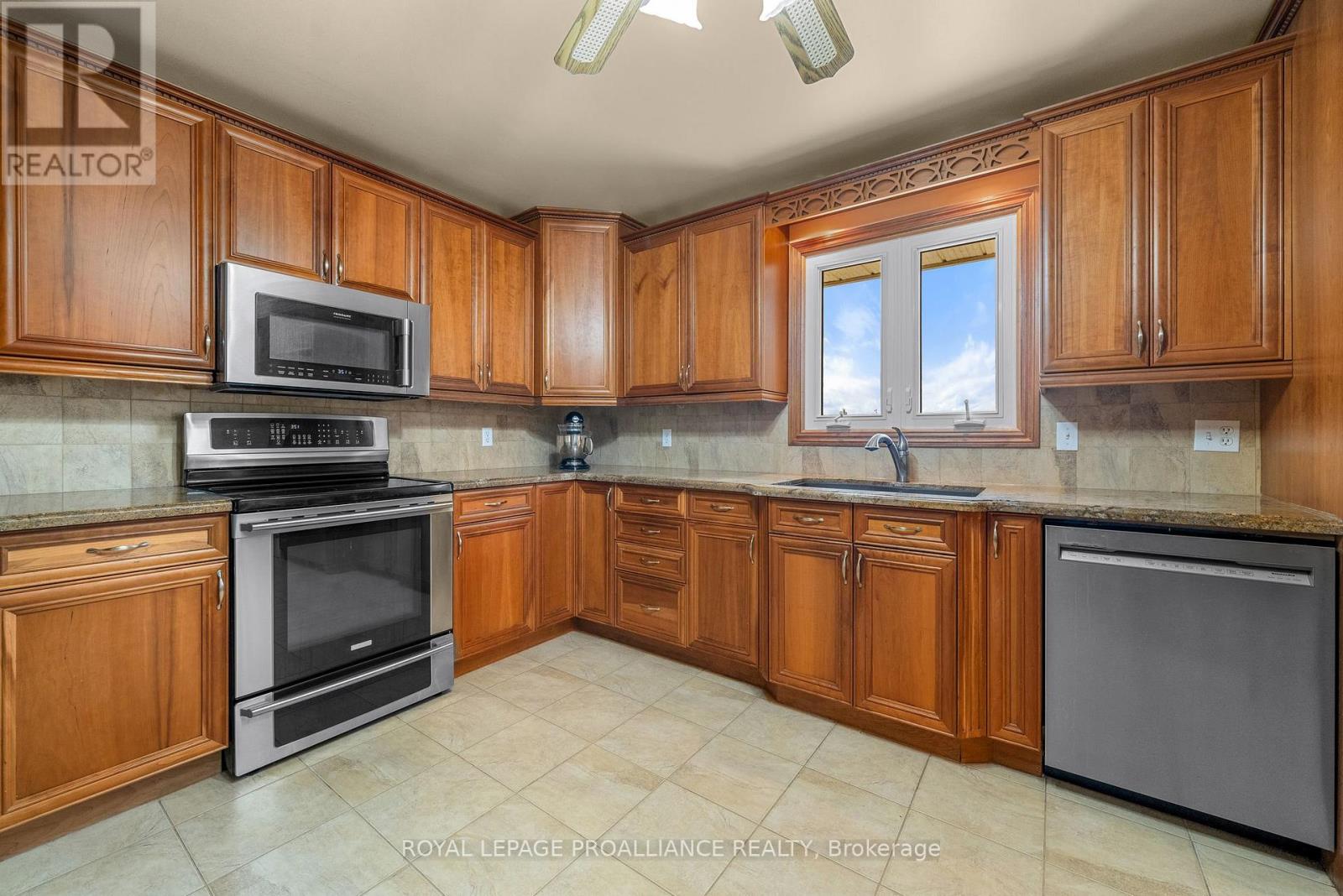 3286 County Rd 3 Road, Prince Edward County, Ontario  K0K 1L0 - Photo 17 - X12322237