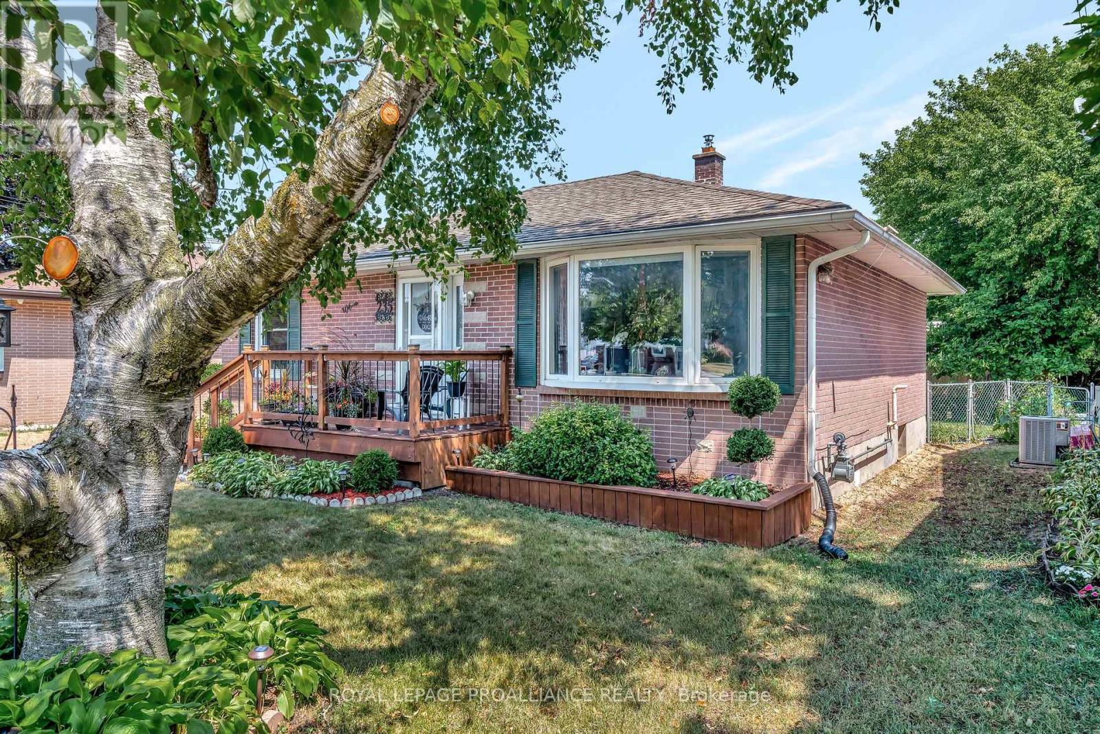235 Farley Avenue, Belleville, Ontario  K8N 4L7 - Photo 4 - X12325014