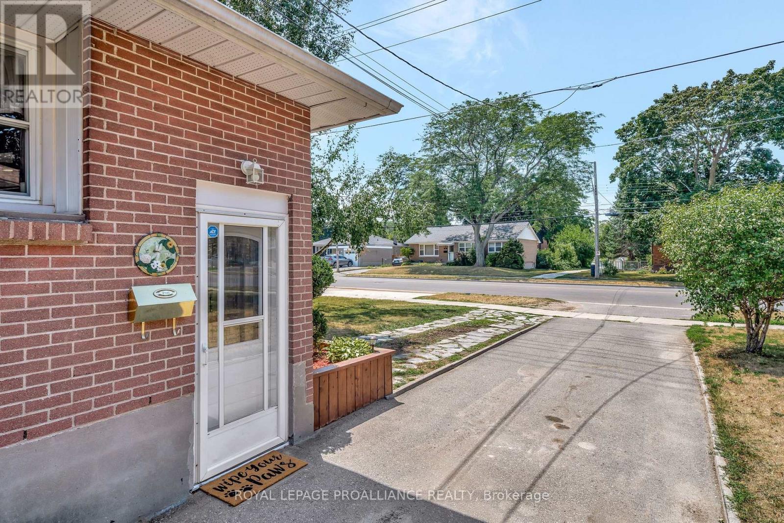 235 Farley Avenue, Belleville, Ontario  K8N 4L7 - Photo 5 - X12325014