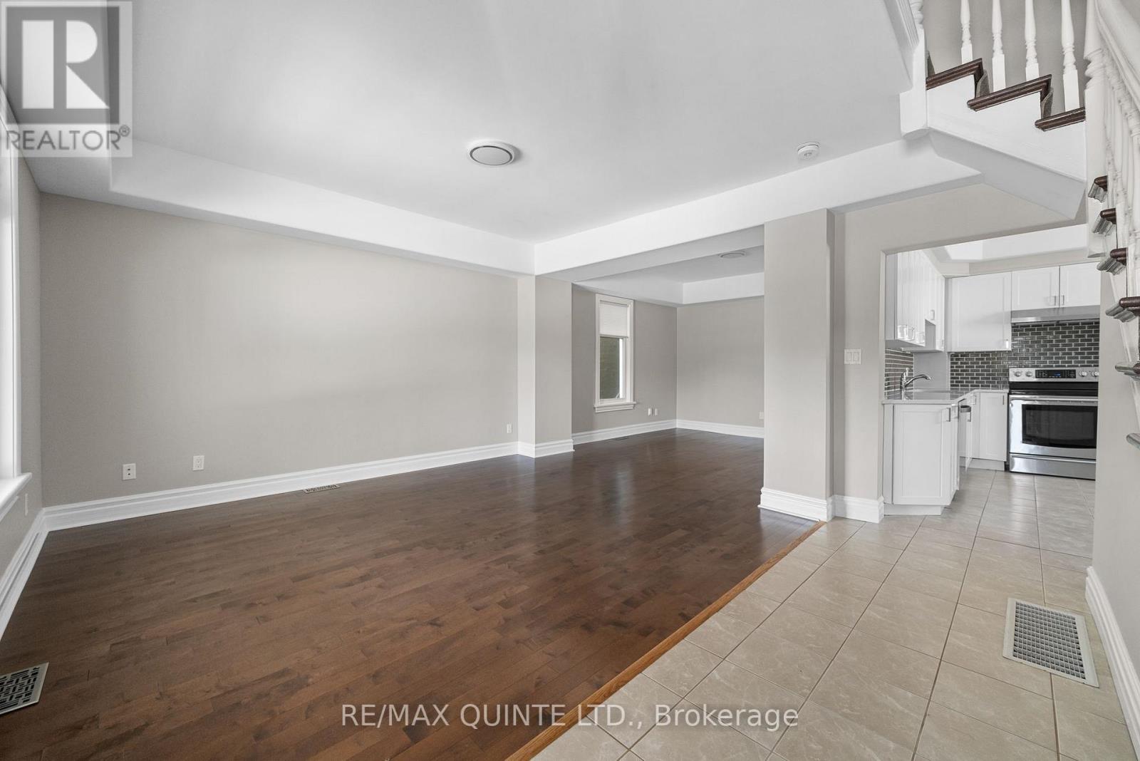 14 Elm Street, Prince Edward County, Ontario  K0K 2T0 - Photo 4 - X12325033