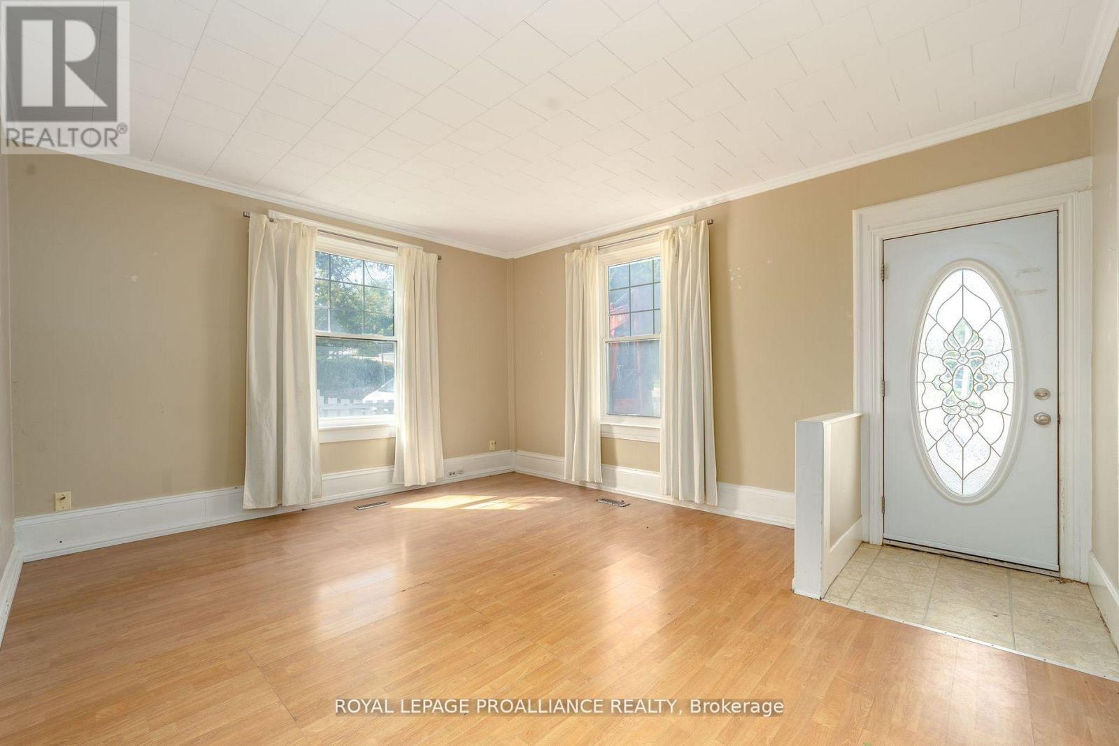 16 Bridge Street, Prince Edward County, Ontario  K0K 2T0 - Photo 5 - X12325719