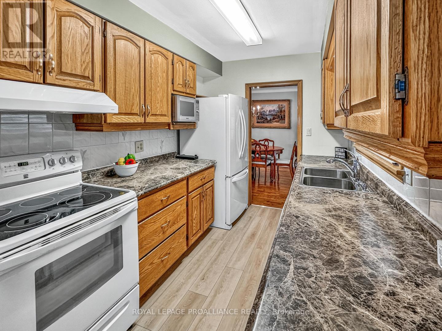 52 Stanley Park Drive, Belleville, Ontario  K8N 4N2 - Photo 12 - X12325834