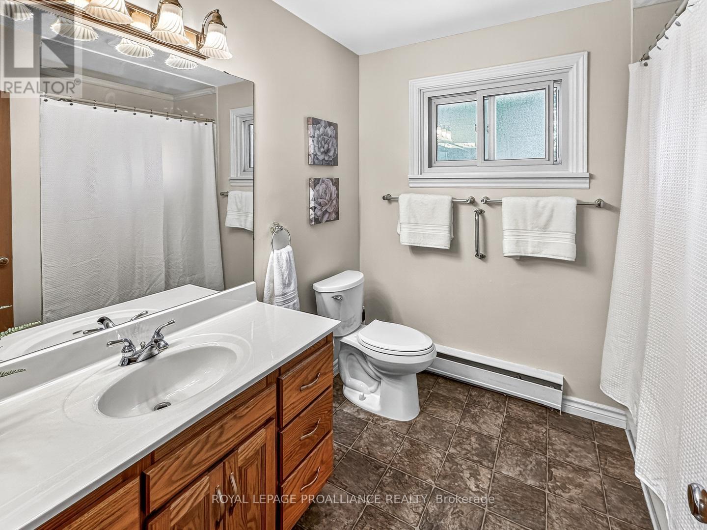 52 Stanley Park Drive, Belleville, Ontario  K8N 4N2 - Photo 30 - X12325834
