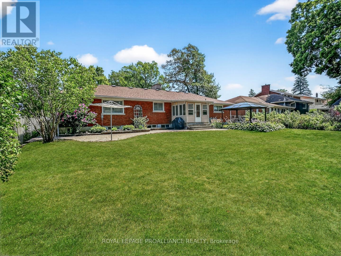 52 Stanley Park Drive, Belleville, Ontario  K8N 4N2 - Photo 4 - X12325834