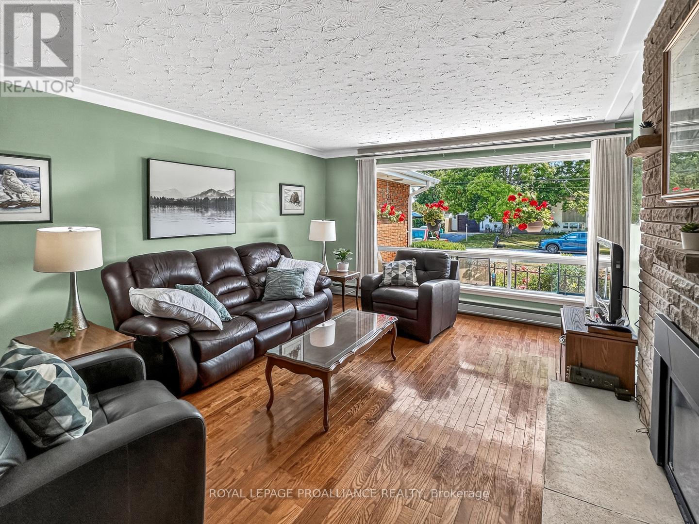 52 Stanley Park Drive, Belleville, Ontario  K8N 4N2 - Photo 5 - X12325834