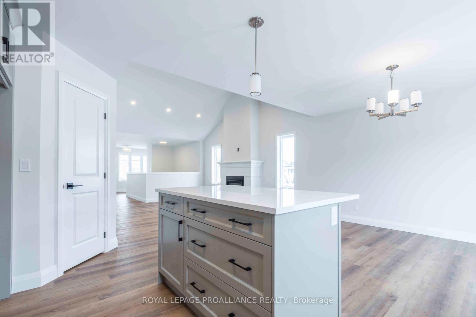 70 Stirling Crescent, Prince Edward County, Ontario  K0K 2T0 - Photo 12 - X12326022