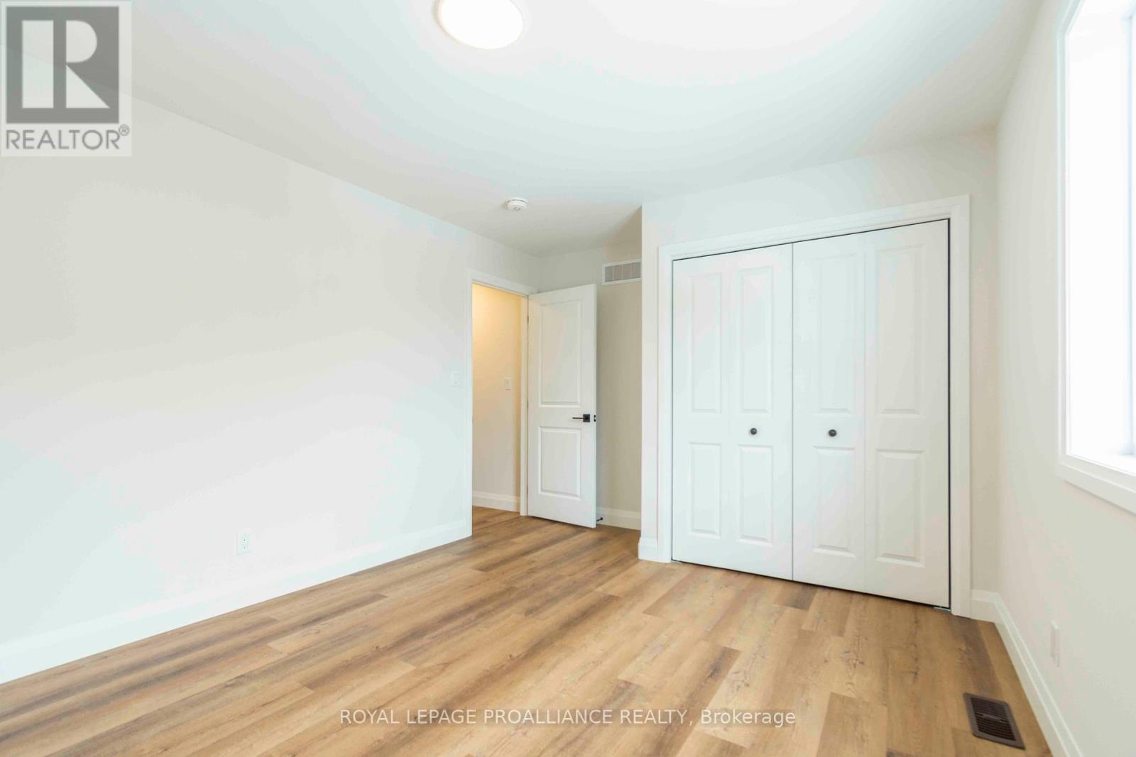 70 Stirling Crescent, Prince Edward County, Ontario  K0K 2T0 - Photo 15 - X12326022