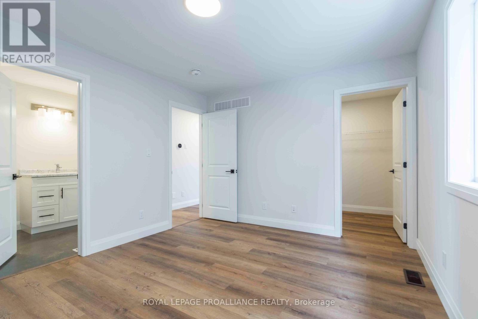 70 Stirling Crescent, Prince Edward County, Ontario  K0K 2T0 - Photo 17 - X12326022