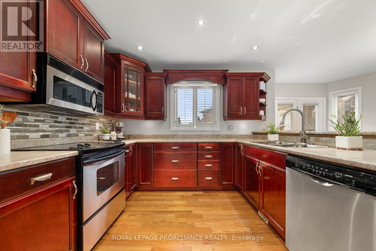8 Linden Lane, Belleville, Ontario  K8N 5W9 - Photo 20 - X12327272