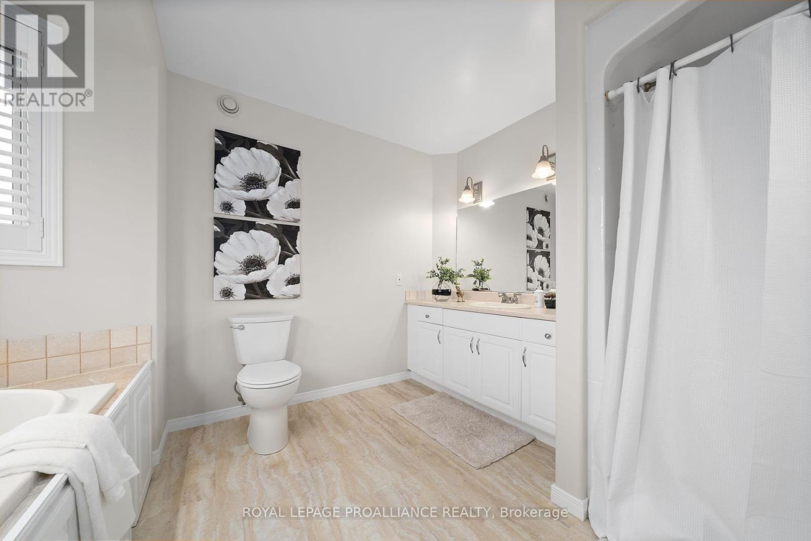 8 Linden Lane, Belleville, Ontario  K8N 5W9 - Photo 35 - X12327272