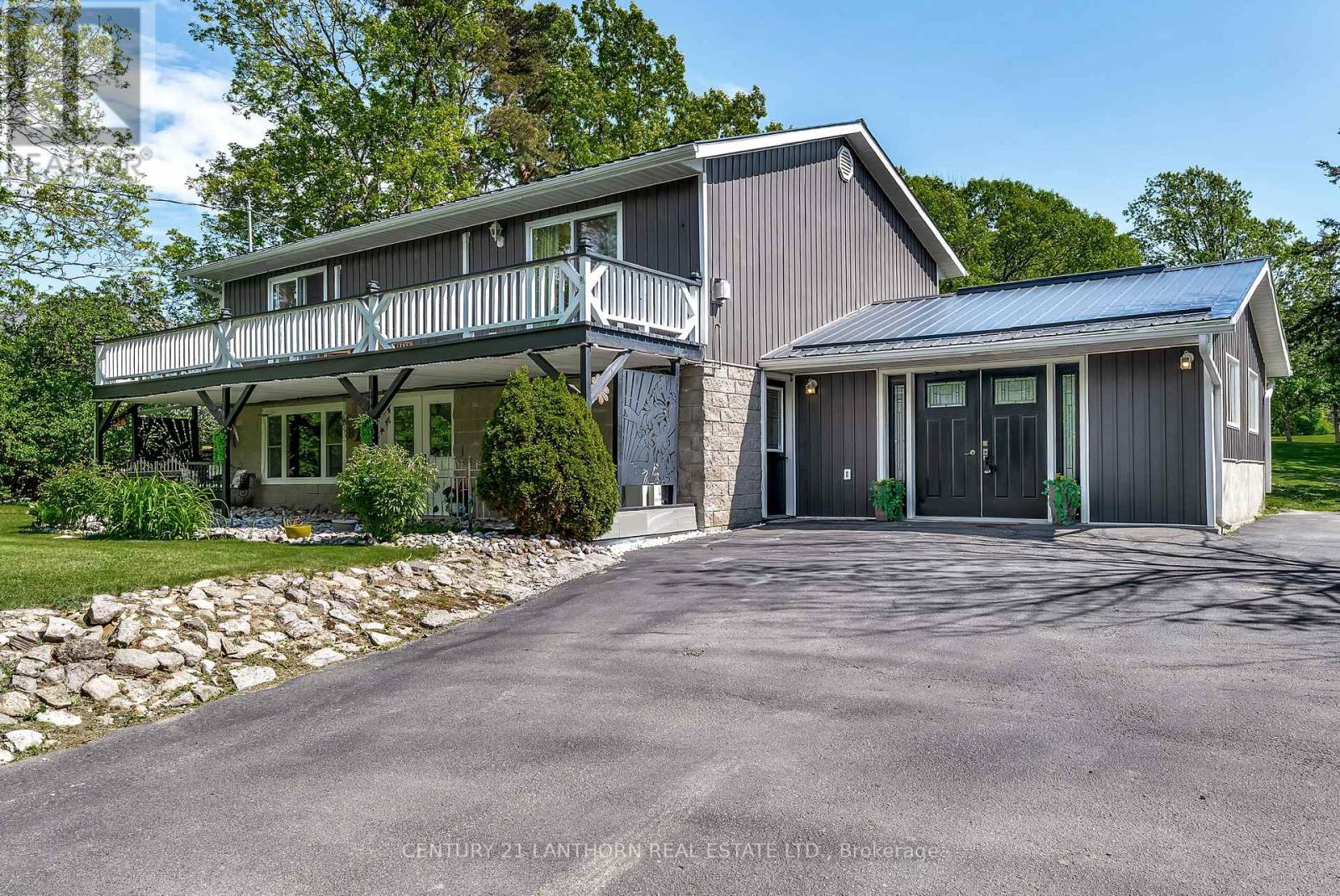 11807 LOYALIST PARKWAY, Prince Edward County, Ontario