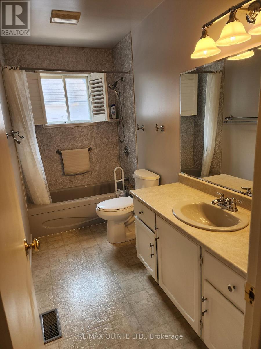 8 Park Street S, Belleville, Ontario  K8P 2W9 - Photo 9 - X12329818
