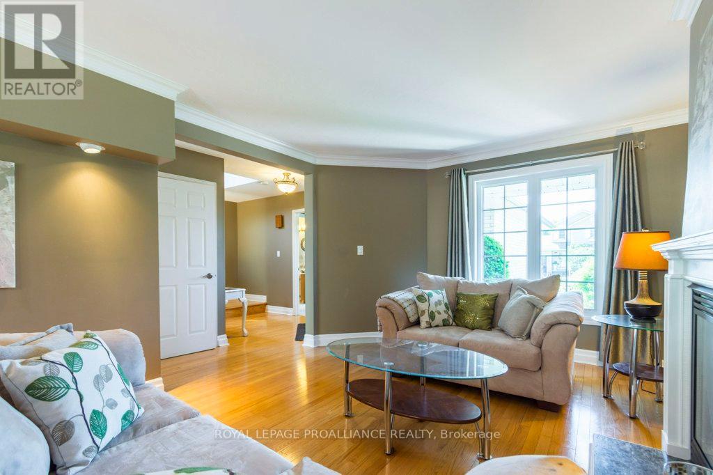 14 Sherwood Crescent, Belleville, Ontario  K8P 5G1 - Photo 10 - X12330054