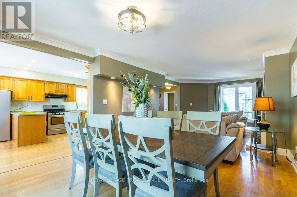 14 Sherwood Crescent, Belleville, Ontario  K8P 5G1 - Photo 11 - X12330054