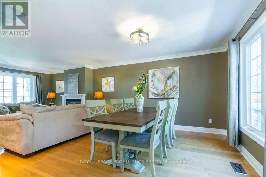 14 Sherwood Crescent, Belleville, Ontario  K8P 5G1 - Photo 12 - X12330054