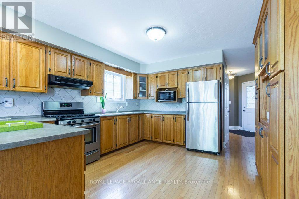 14 Sherwood Crescent, Belleville, Ontario  K8P 5G1 - Photo 13 - X12330054