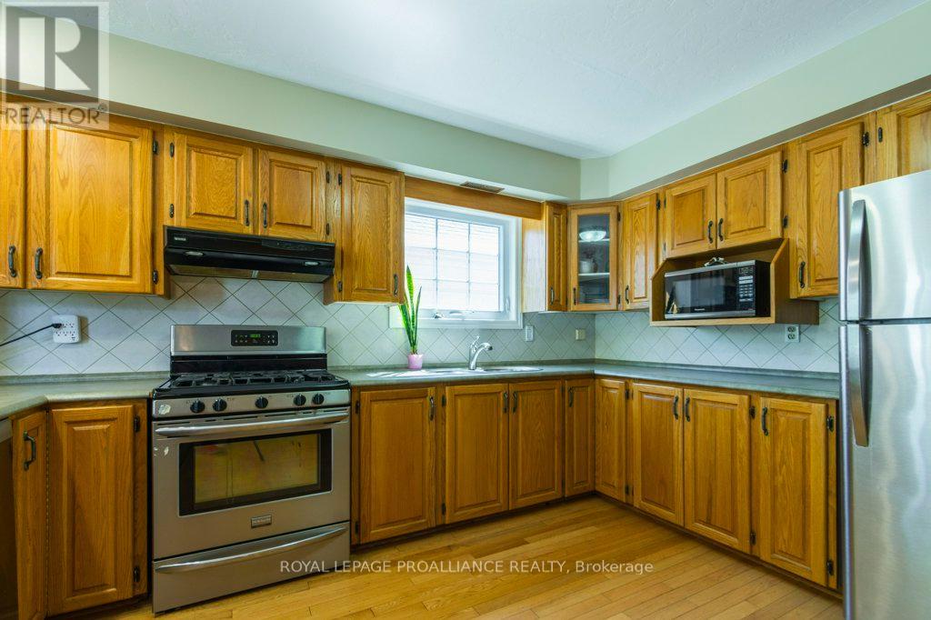 14 Sherwood Crescent, Belleville, Ontario  K8P 5G1 - Photo 14 - X12330054