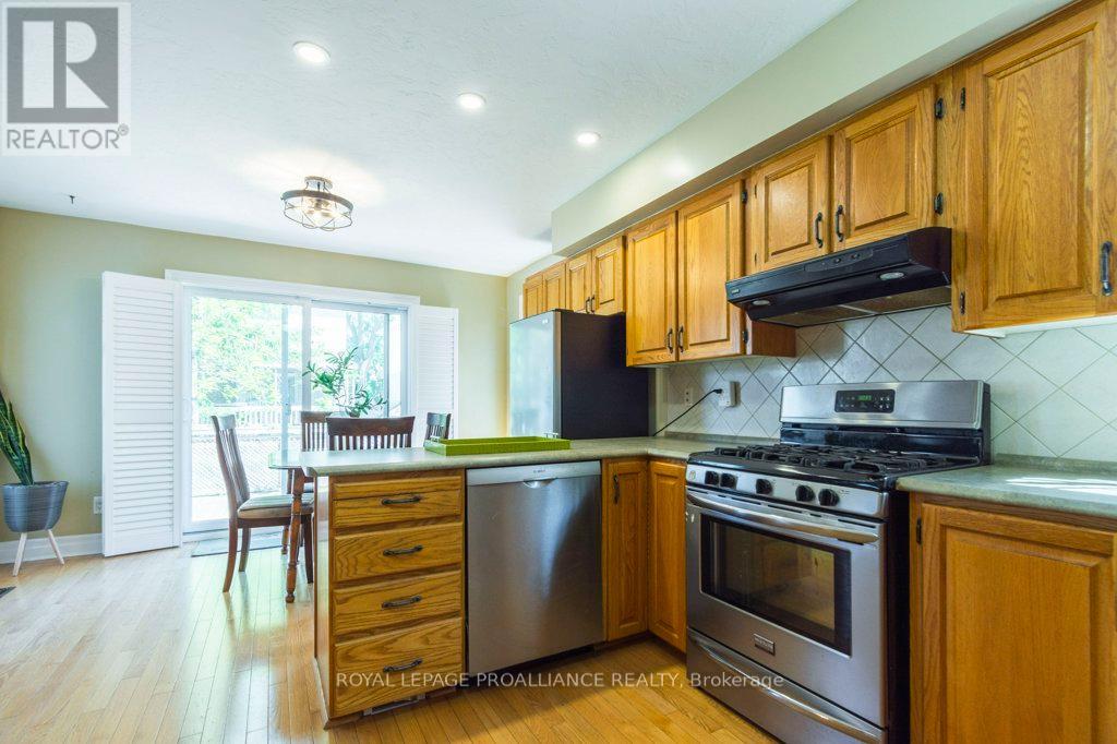14 Sherwood Crescent, Belleville, Ontario  K8P 5G1 - Photo 15 - X12330054