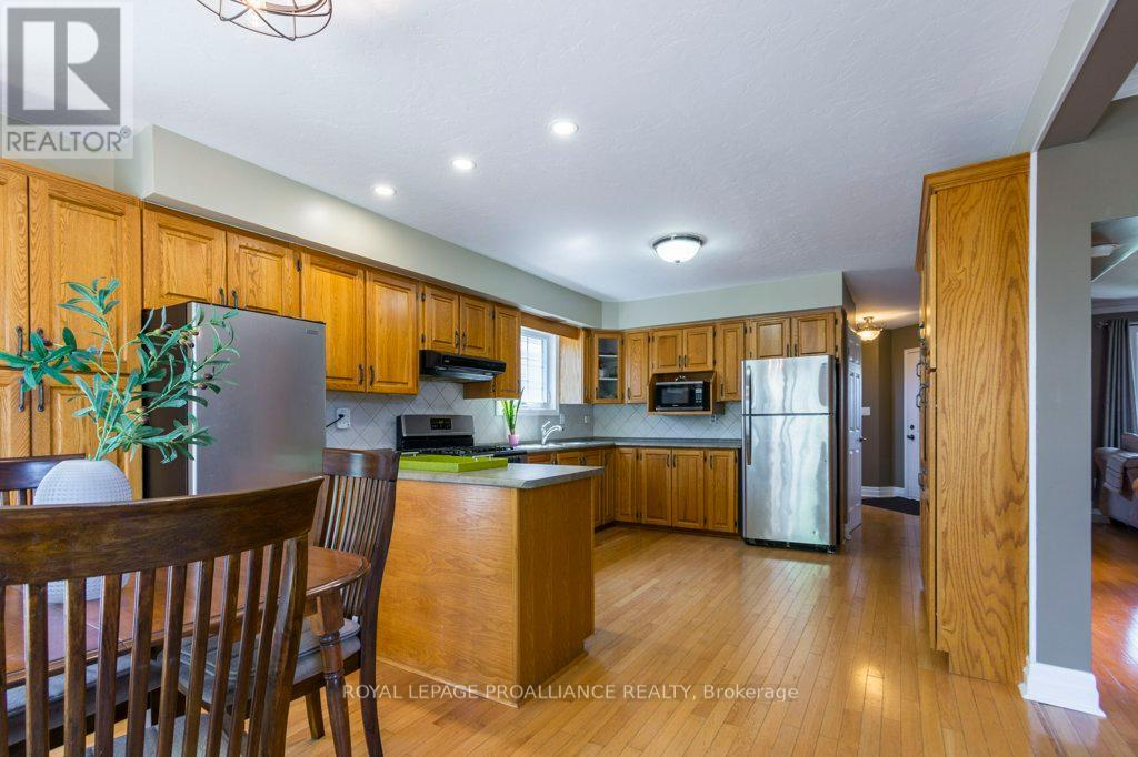 14 Sherwood Crescent, Belleville, Ontario  K8P 5G1 - Photo 18 - X12330054