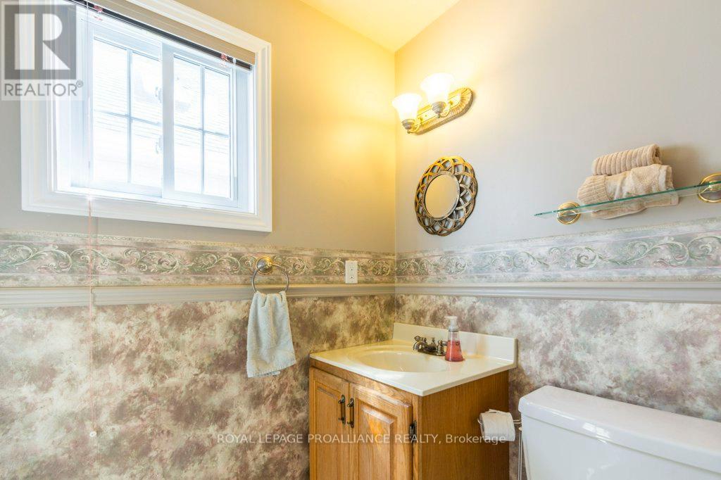 14 Sherwood Crescent, Belleville, Ontario  K8P 5G1 - Photo 19 - X12330054