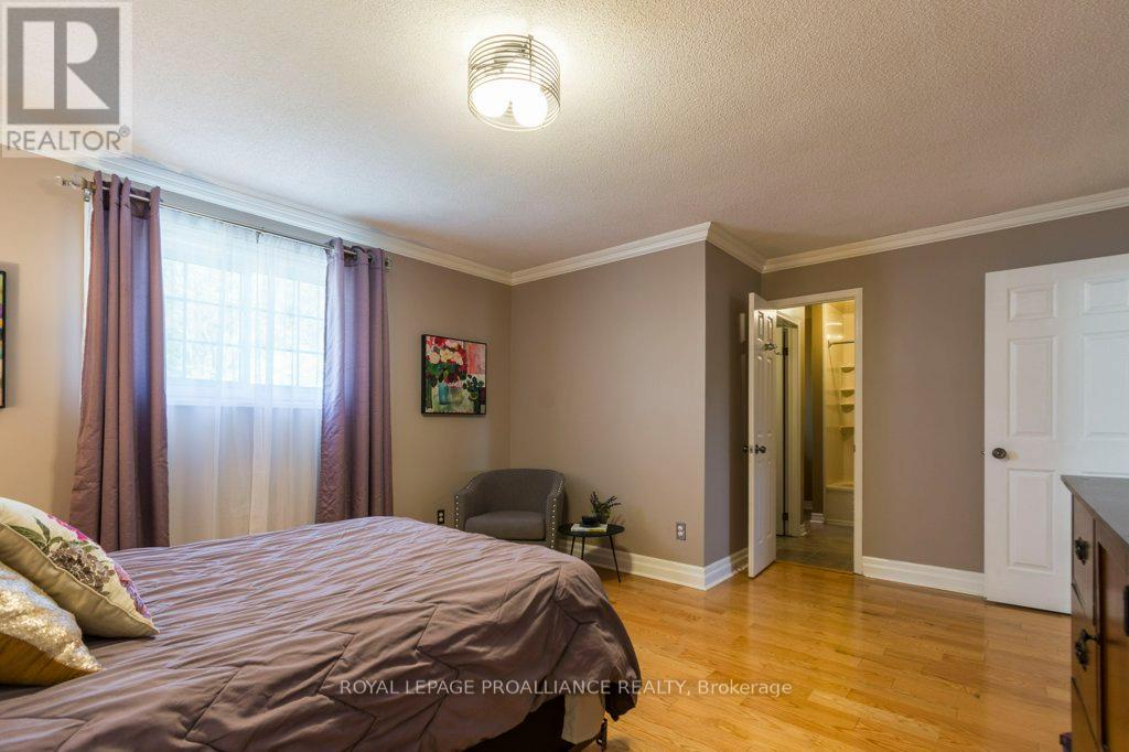 14 Sherwood Crescent, Belleville, Ontario  K8P 5G1 - Photo 21 - X12330054