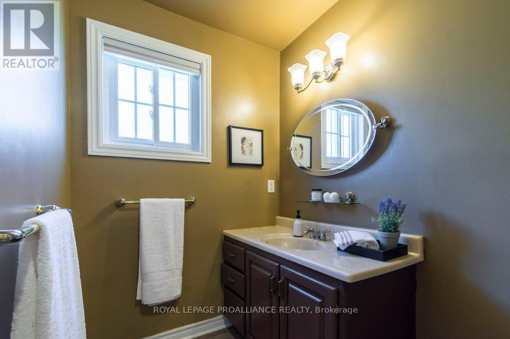 14 Sherwood Crescent, Belleville, Ontario  K8P 5G1 - Photo 22 - X12330054