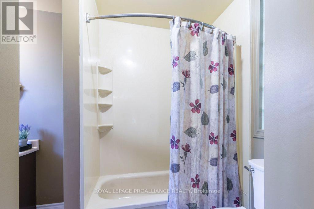 14 Sherwood Crescent, Belleville, Ontario  K8P 5G1 - Photo 23 - X12330054