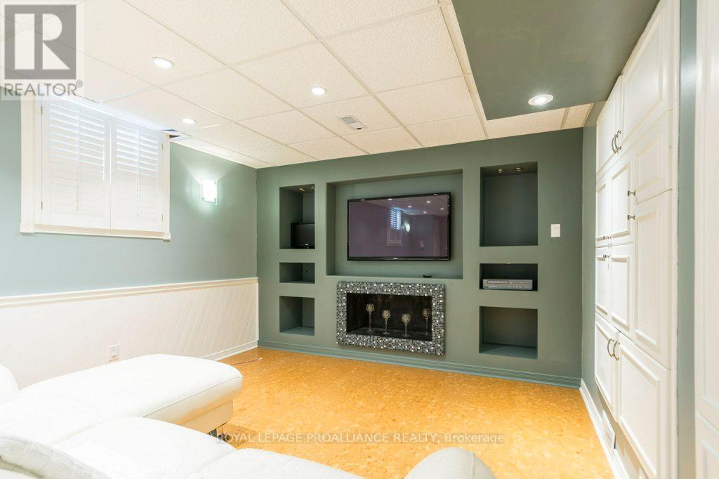 14 Sherwood Crescent, Belleville, Ontario  K8P 5G1 - Photo 28 - X12330054