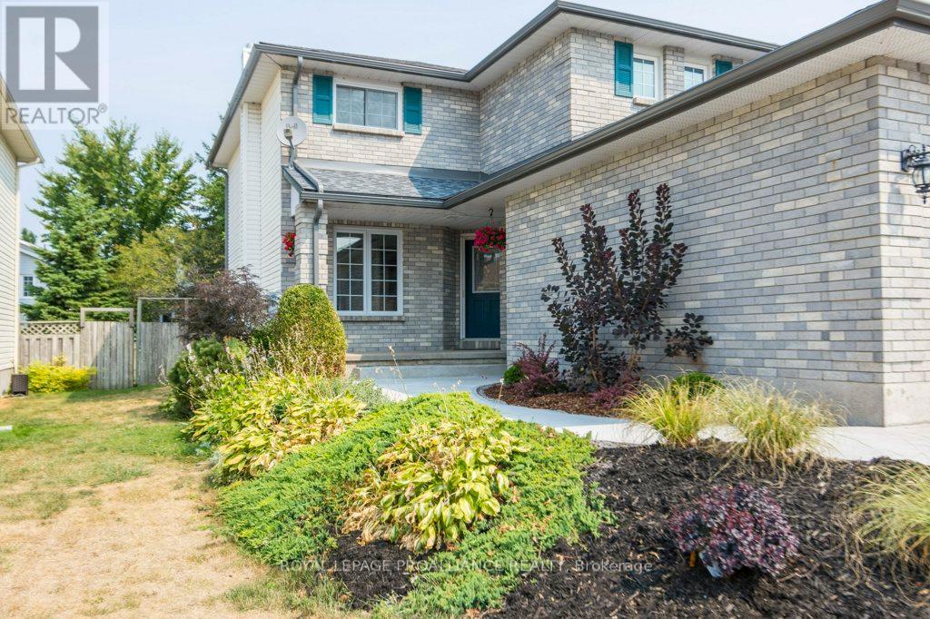 14 Sherwood Crescent, Belleville, Ontario  K8P 5G1 - Photo 3 - X12330054