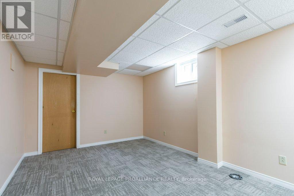 14 Sherwood Crescent, Belleville, Ontario  K8P 5G1 - Photo 30 - X12330054