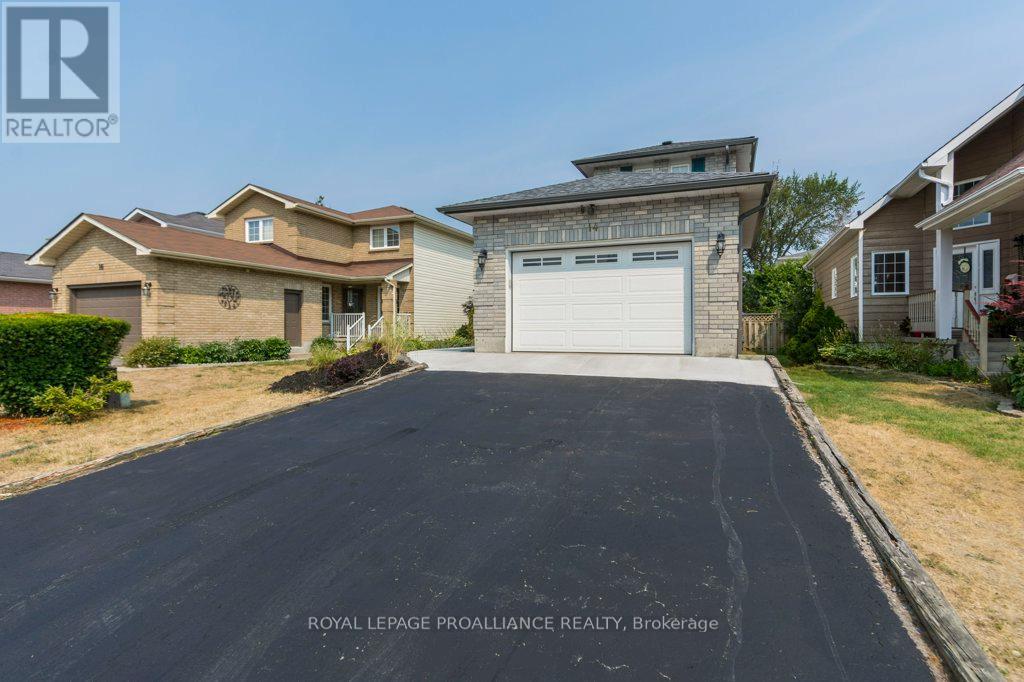 14 Sherwood Crescent, Belleville, Ontario  K8P 5G1 - Photo 4 - X12330054