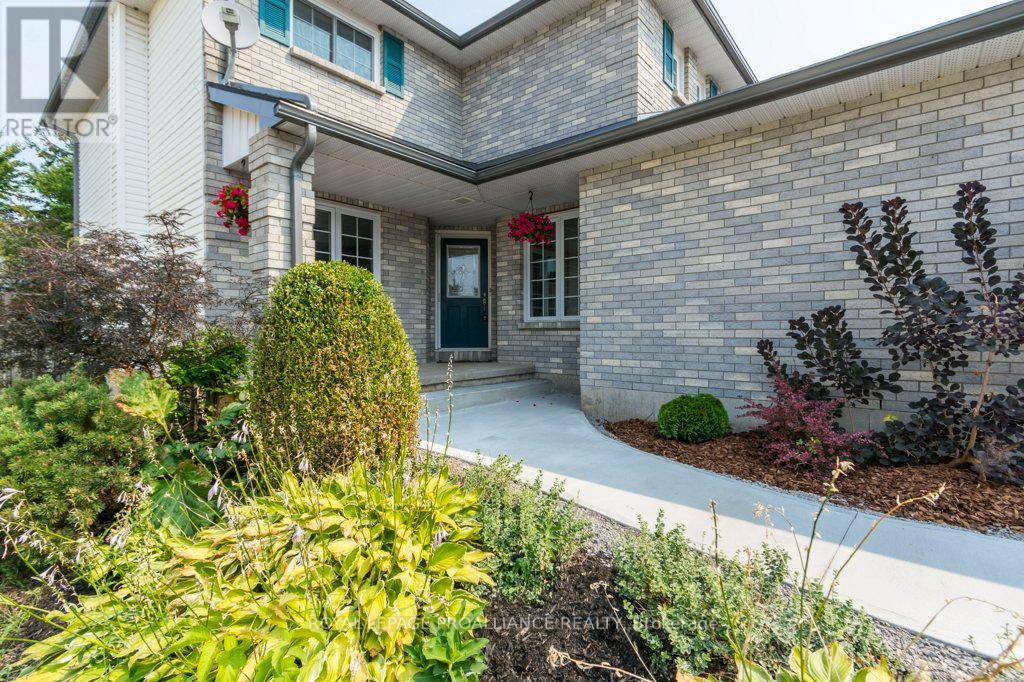 14 Sherwood Crescent, Belleville, Ontario  K8P 5G1 - Photo 5 - X12330054