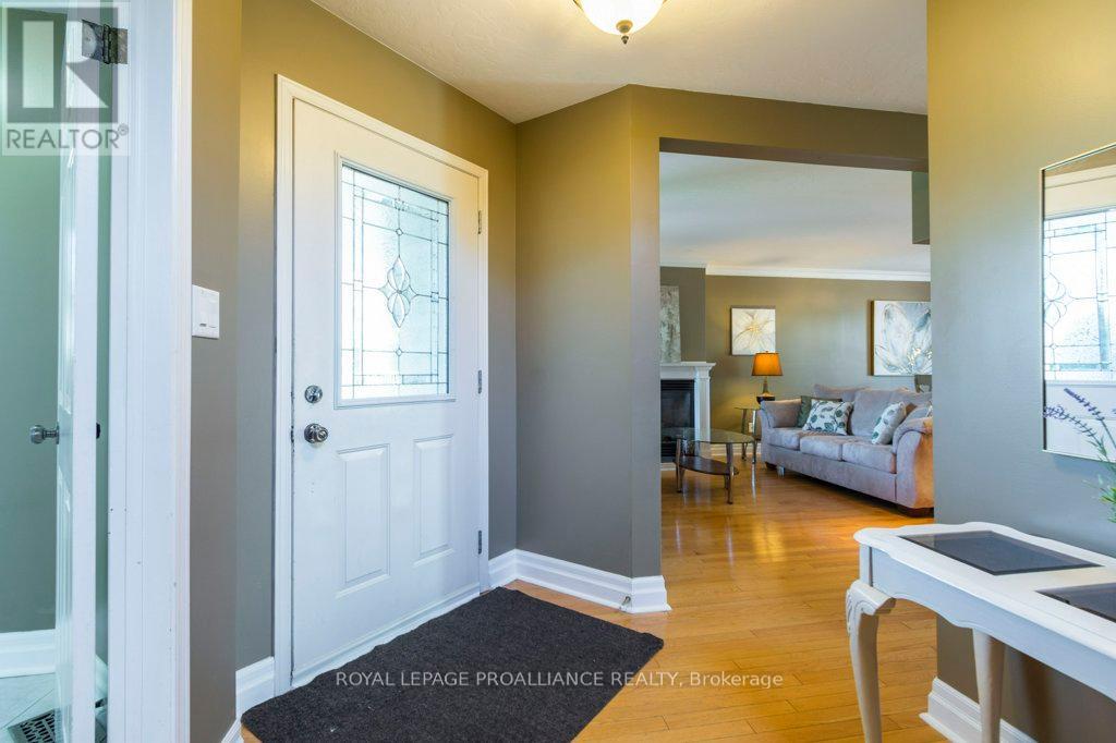 14 Sherwood Crescent, Belleville, Ontario  K8P 5G1 - Photo 6 - X12330054