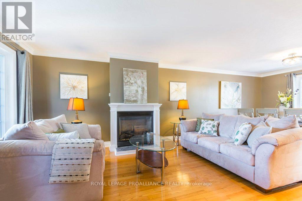 14 Sherwood Crescent, Belleville, Ontario  K8P 5G1 - Photo 8 - X12330054