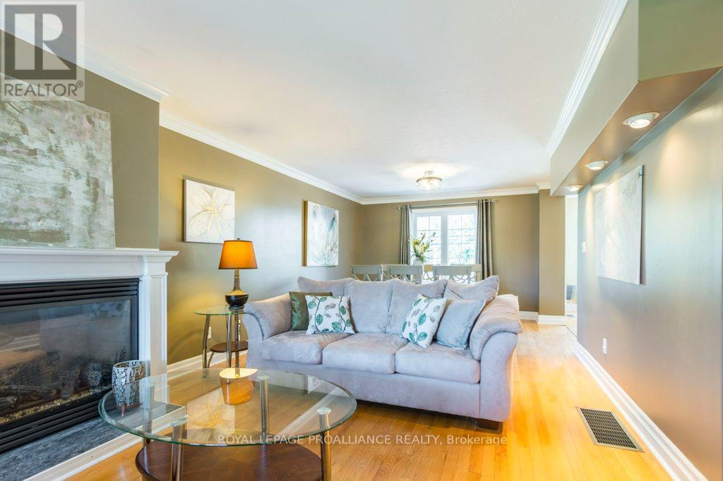 14 Sherwood Crescent, Belleville, Ontario  K8P 5G1 - Photo 9 - X12330054