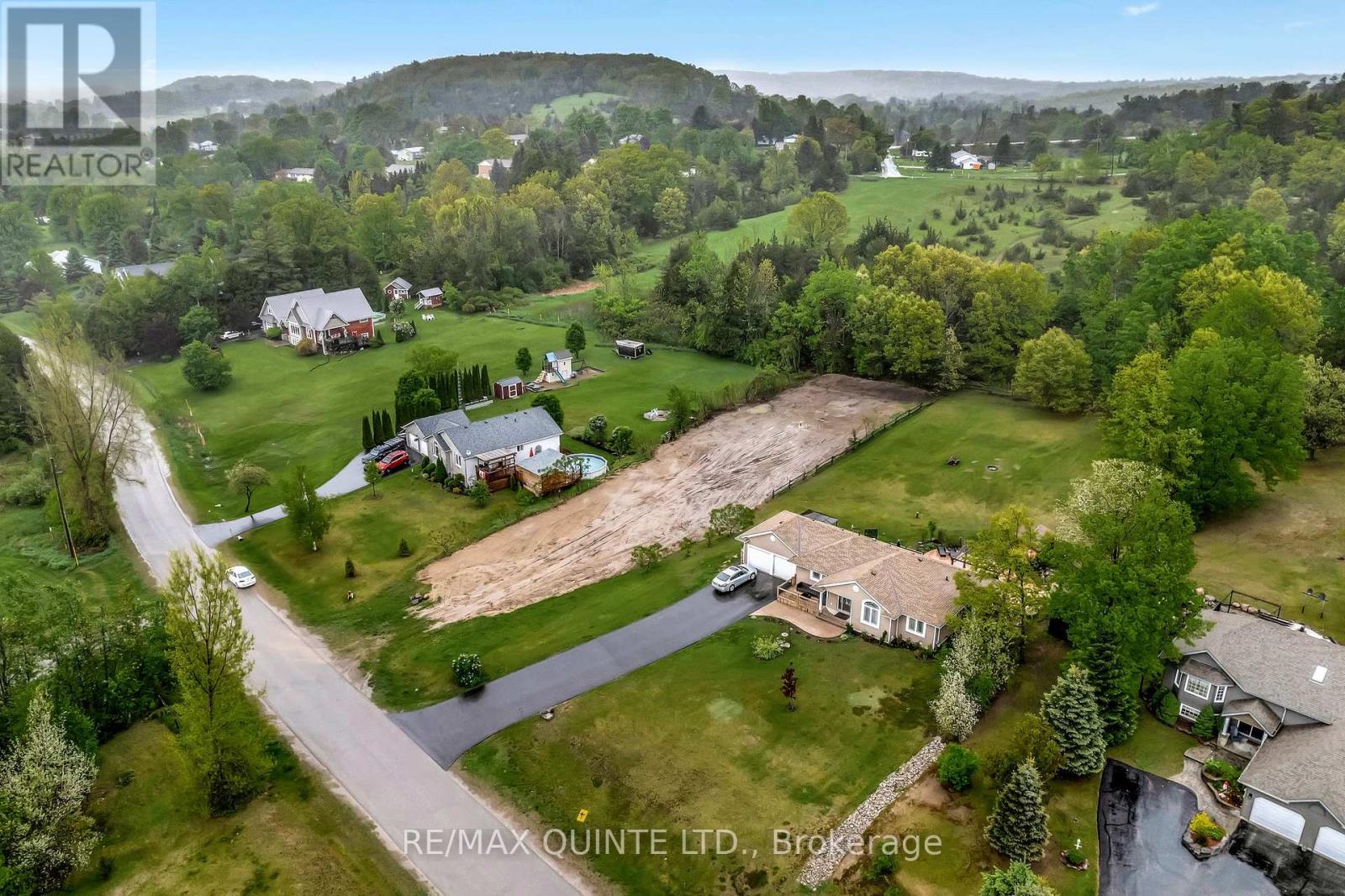 43 Deerfield Drive, Quinte West, Ontario  K0K 2C0 - Photo 11 - X12333353