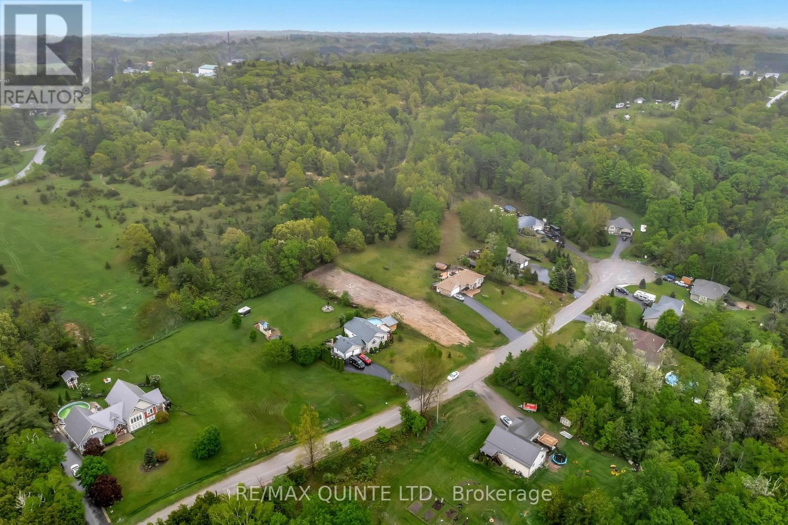 43 Deerfield Drive, Quinte West, Ontario  K0K 2C0 - Photo 5 - X12333353