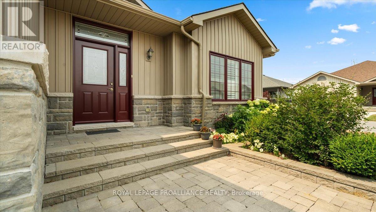 74 Dorchester Drive, Prince Edward County, Ontario  K0K 3L0 - Photo 2 - X12333342
