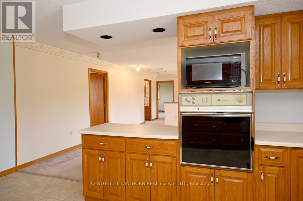 539 Shannon Road, Prince Edward County, Ontario  K0K 2T0 - Photo 14 - X12336564