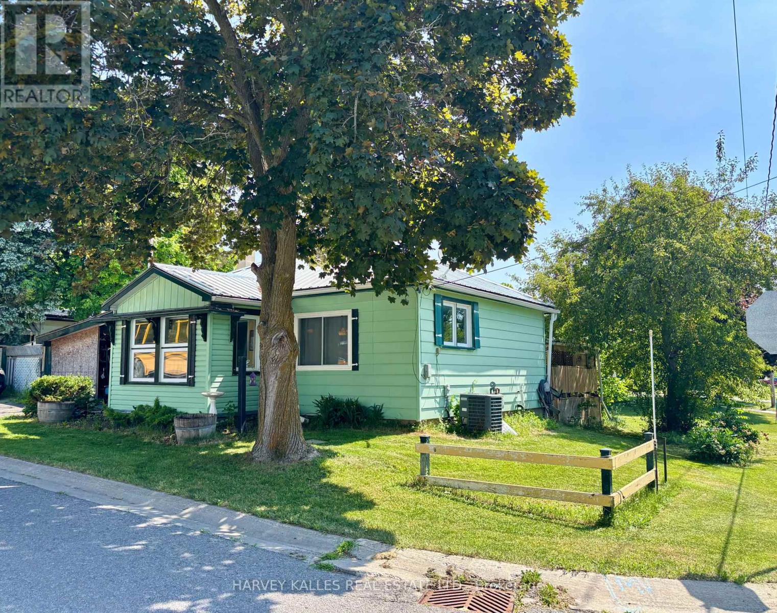 30 MAITLAND STREET, Prince Edward County, Ontario