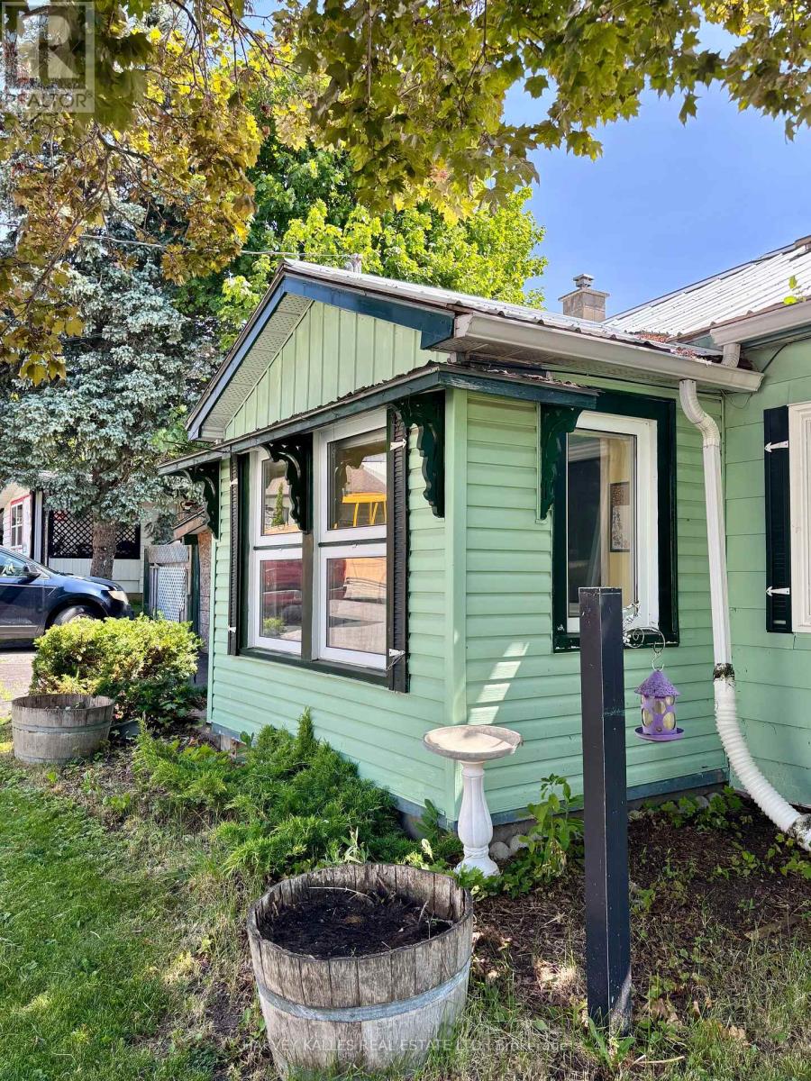 30 Maitland Street, Prince Edward County, Ontario  K0K 2T0 - Photo 2 - X12338328