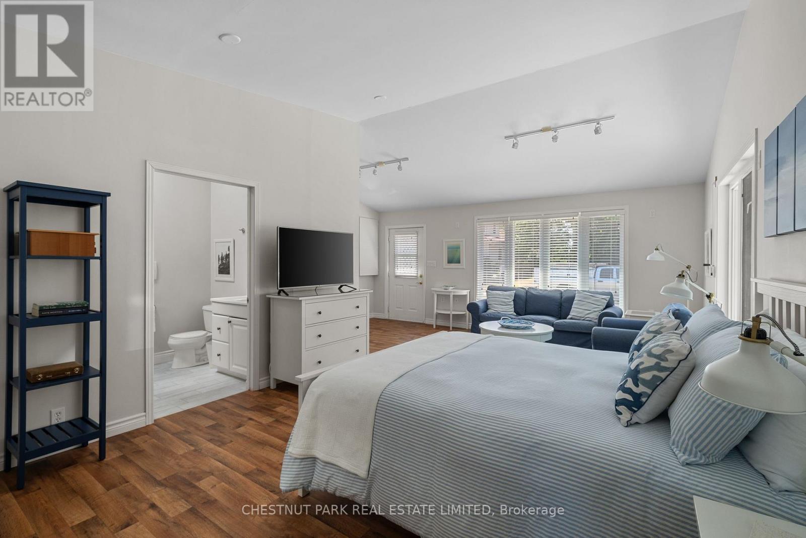 26 East Street, Prince Edward County, Ontario  K0K 2T0 - Photo 34 - X12341510