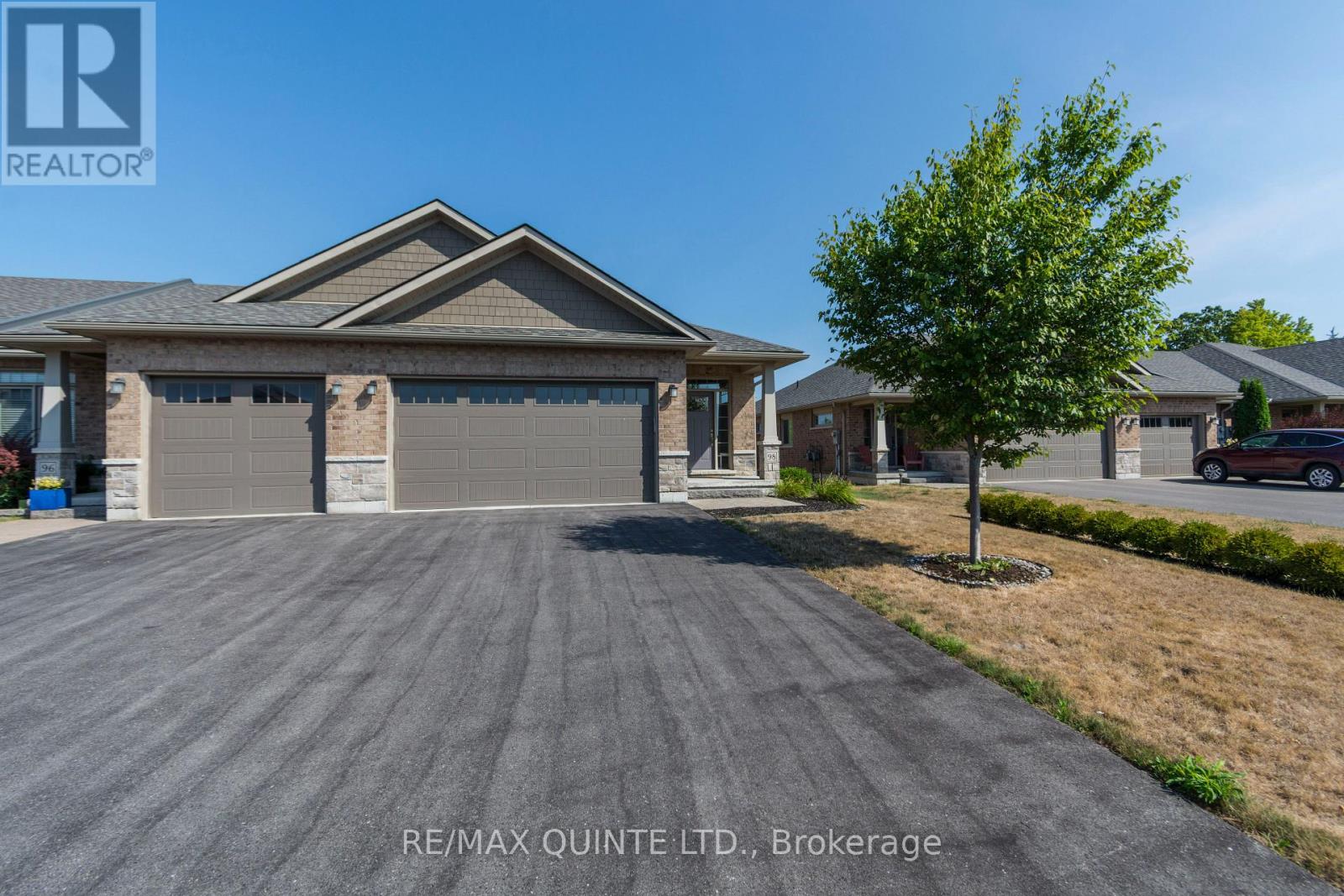 98 SPRUCE GARDENS, Belleville, Ontario
