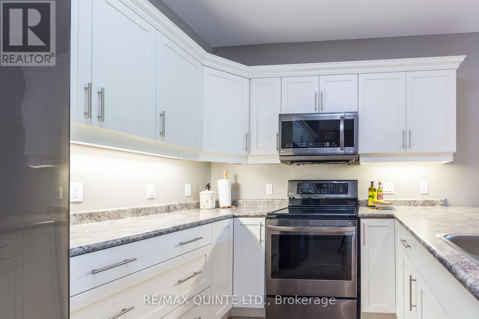 98 Spruce Gardens, Belleville, Ontario  K8N 0B5 - Photo 6 - X12341774