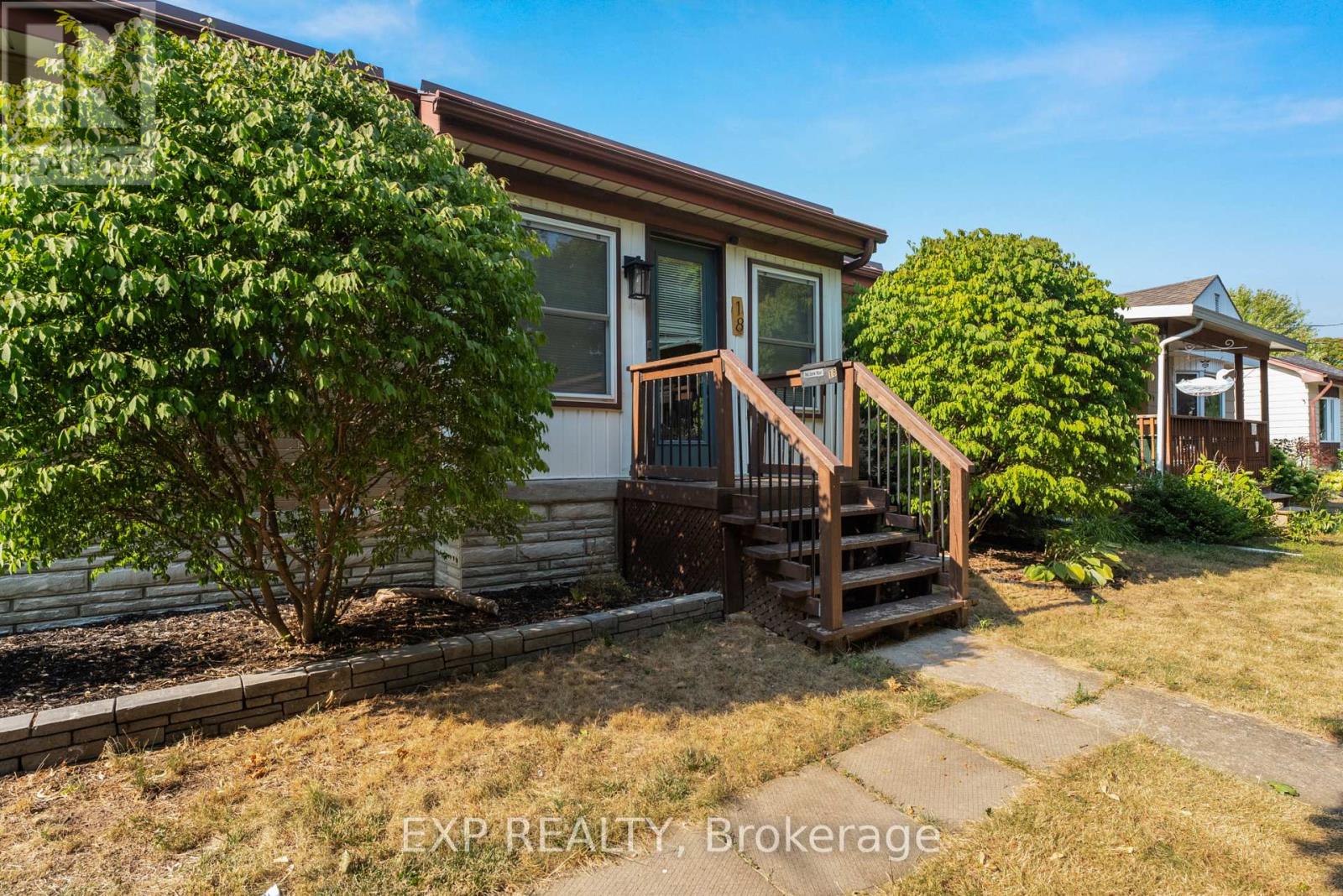 18 Montgomery Boulevard, Belleville, Ontario  K8N 1H9 - Photo 4 - X12342385