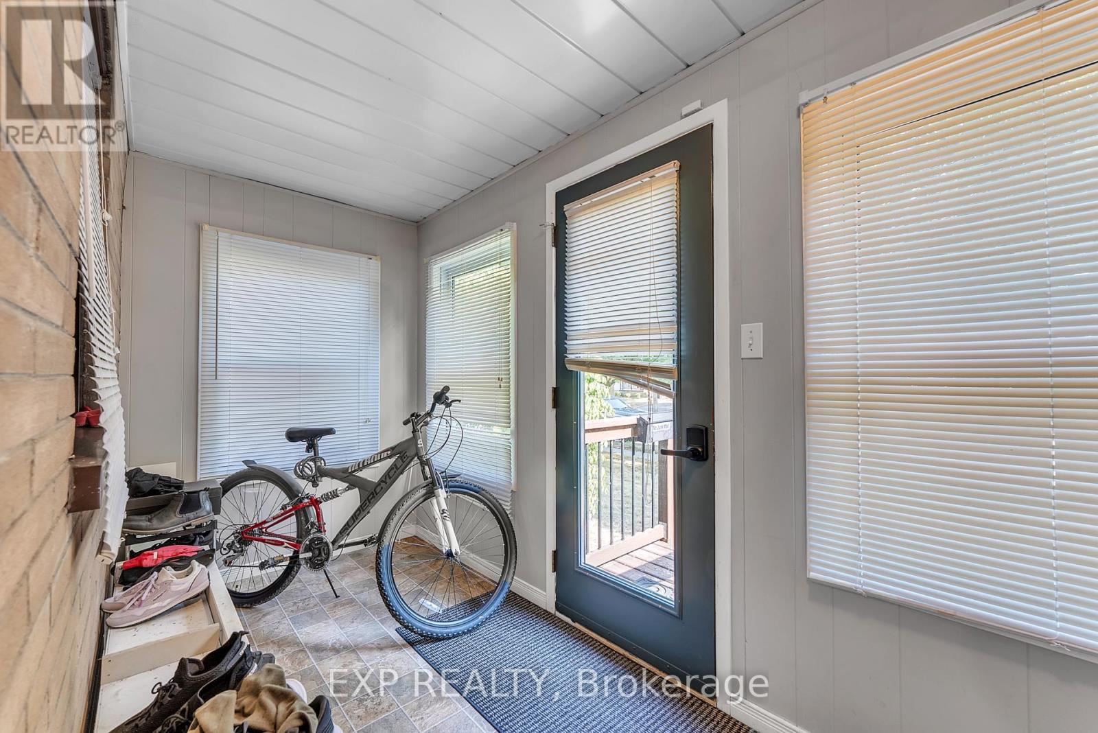 18 Montgomery Boulevard, Belleville, Ontario  K8N 1H9 - Photo 5 - X12342385