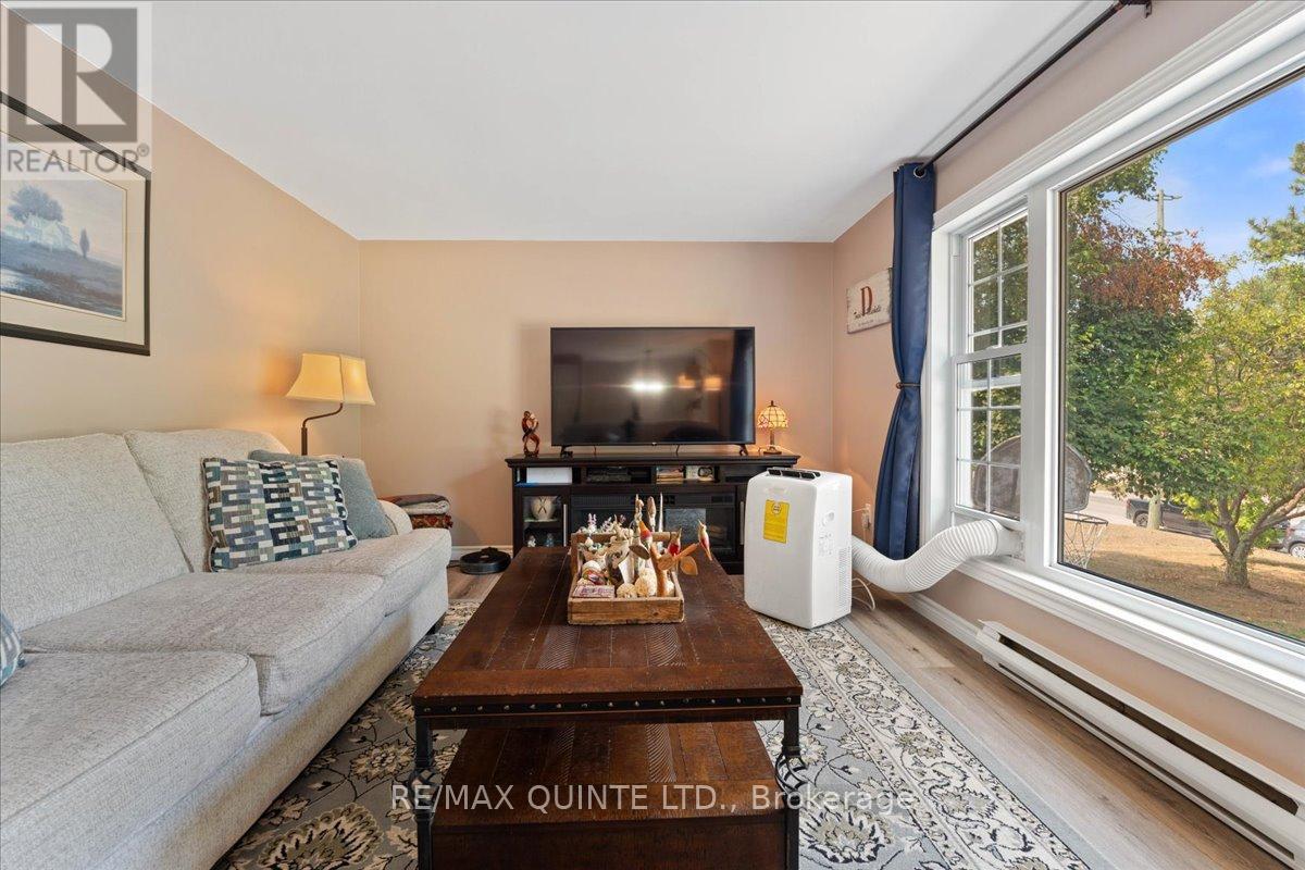 19 County Rd 18 Road, Prince Edward County, Ontario  K0K 1P0 - Photo 9 - X12344617